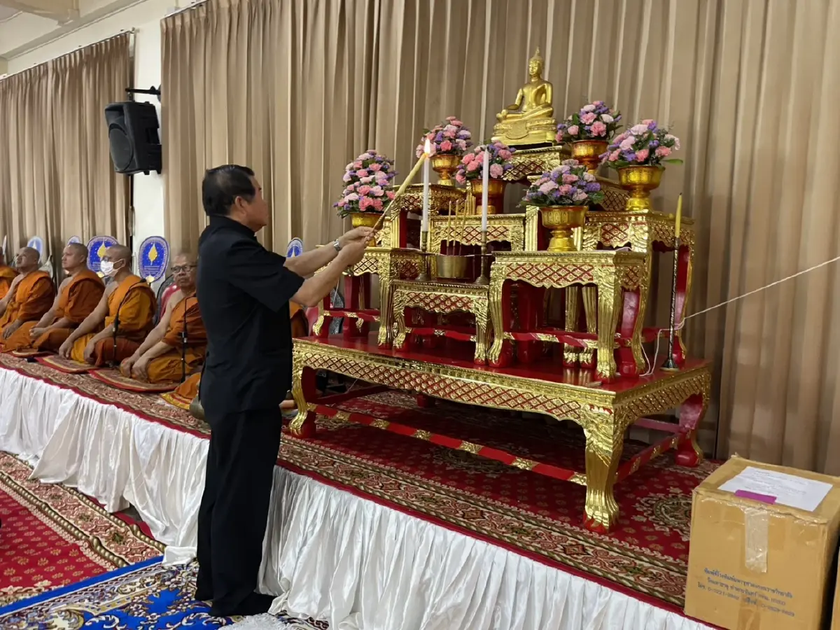 นิพนธ์-สรรเพชญ นำชาวสงขลาทอดผ้าป่ากว่า 2 ล้าน บูรณะวัดโคกสมานคุณ