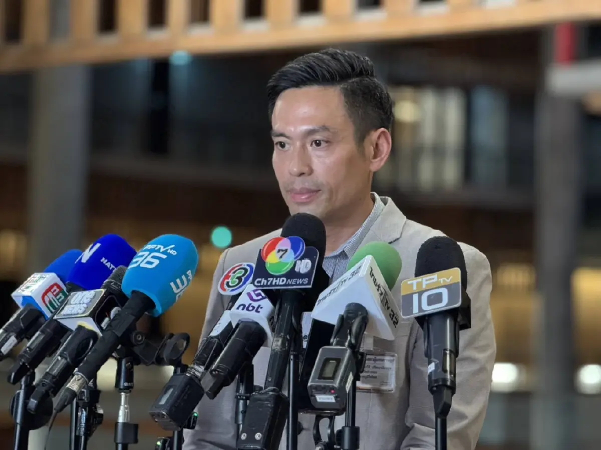นายกรวีร์ ปริศนานันทกุล ประธานคณะกรรมการประสานงานพรรคร่วมรัฐบาล (วิปรัฐบาล)