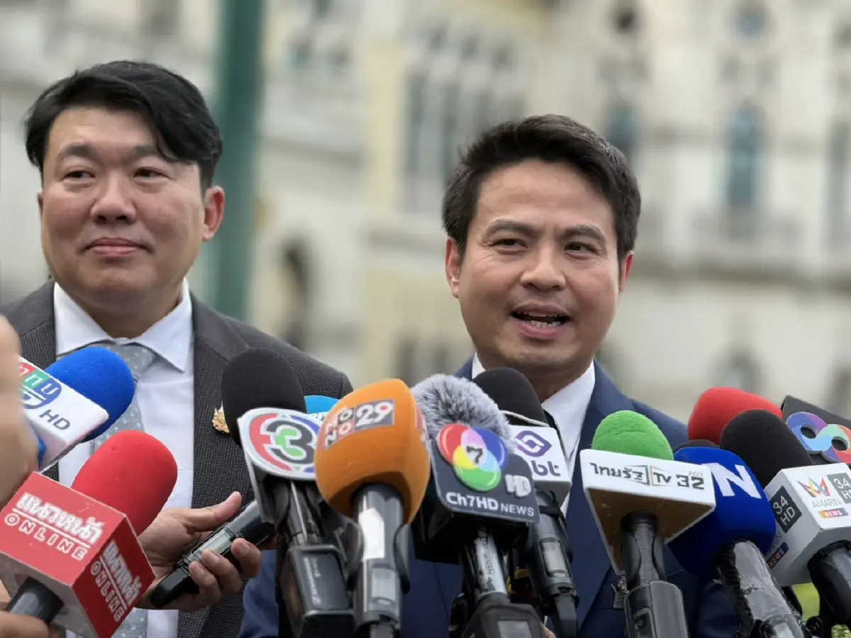 นายภราดร ปริศนานันทกุล รัฐมนตรีประจำสำนักนายกรัฐมนตรี