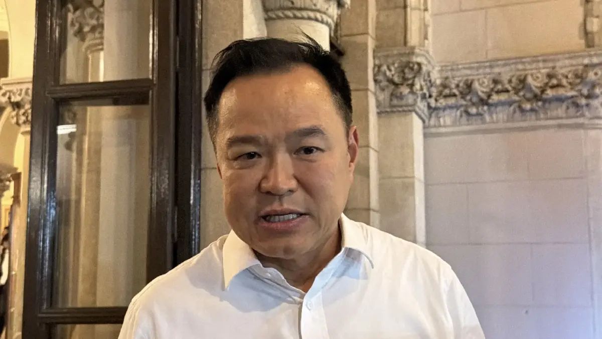 นายอนุทิน ชาญวีรกูล นายกรัฐมนตรี