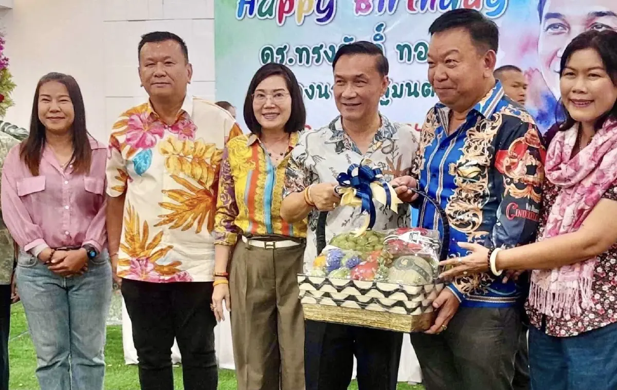 ราเชน นำพี่น้องอวยพรวันเกิด ทรงศักดิ์ ที่ จ.บึงกาฬ