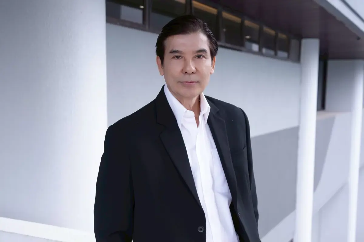 นายพร้อมพงศ์ นพฤทธิ์ อดีตโฆษกพรรคเพื่อไทย 