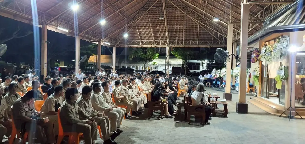 ดร.ธีรรัตน์ เป็นตัวแทนรัฐบาลร่วมอาลัย “น้องขนุน” เหยื่อรถไฟชนรถเมล์