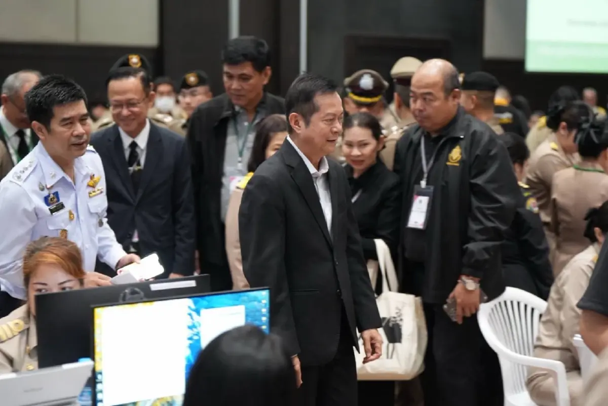 "ปธ.กกต."  ยันพร้อม "เลือกตั้งกทม.-พัทยา" เข้มมาตรการกันโกง ประทับตราบัตรทุกใบ ย้ำไม่มีบาร์โค้ด