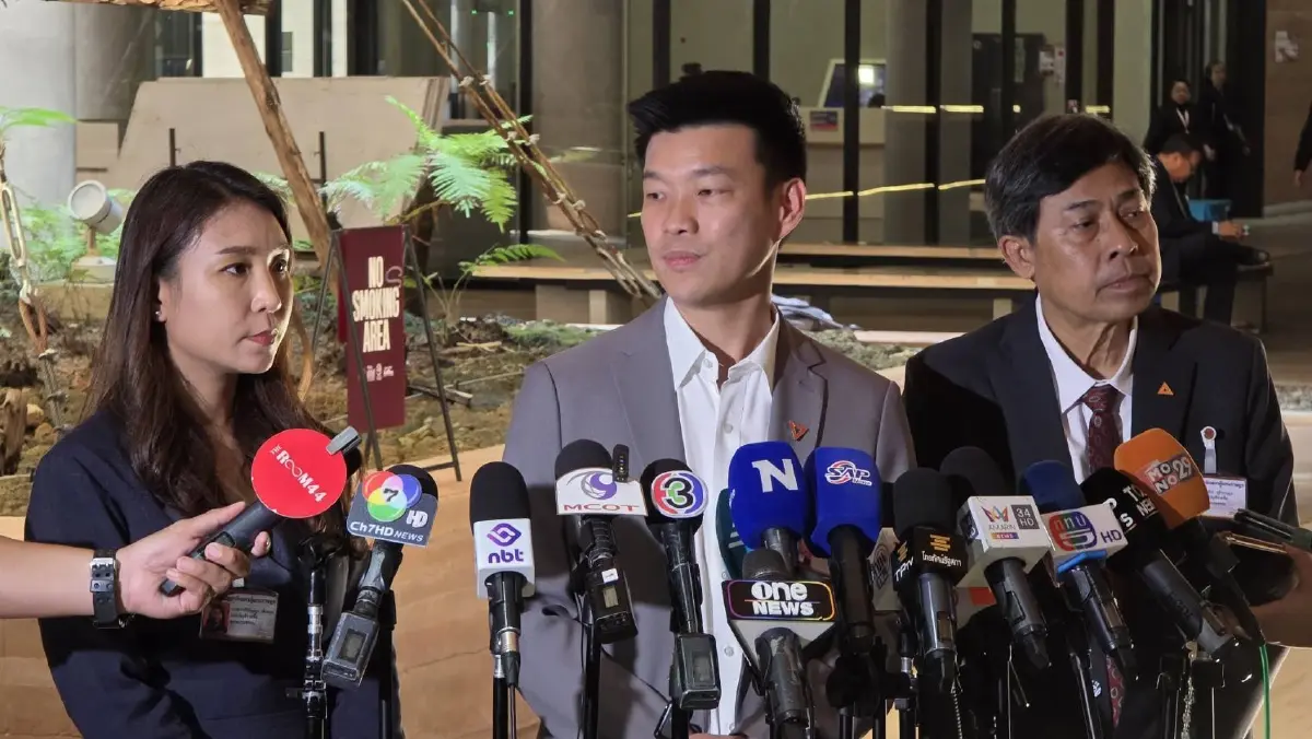 กู้ 4 แสนล้านสะเทือนสภา! "ณัฐพงษ์-ศิริกัญญา" แฉรัฐบาลกู้เงินไม่เร่งด่วน เอาเงินเยียวยาเป็นตัวประกัน!