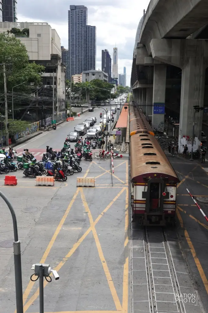 บิ๊ก น.1 แฉคนขับรถไฟชนรถเมล์รับเสพยา ให้การขัดแย้งปมไม้กั้น
