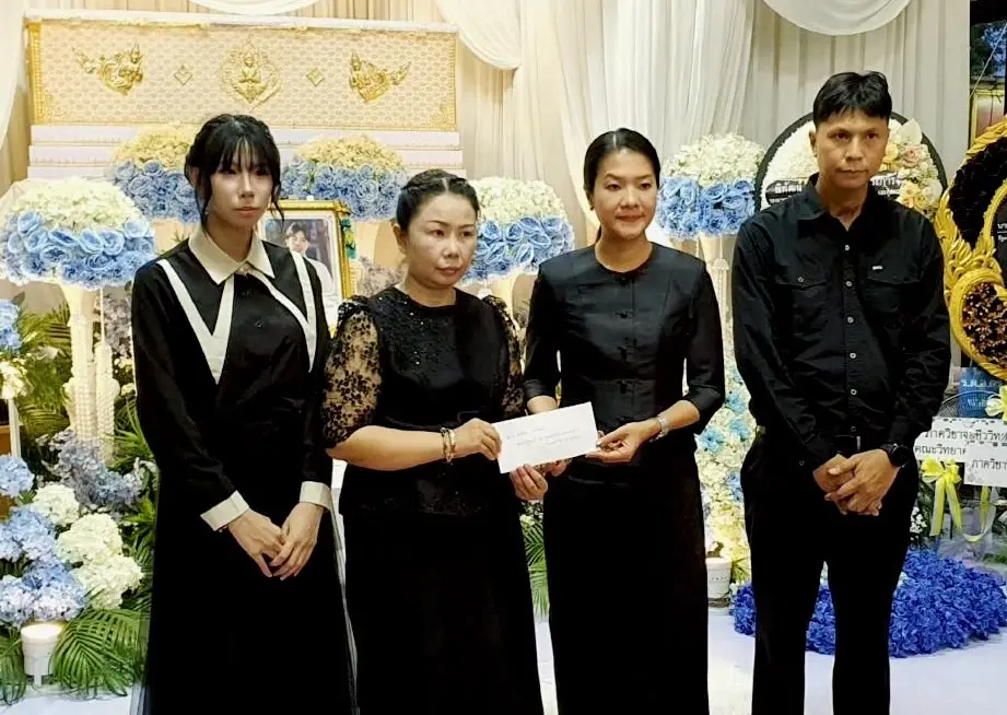ดร.ธีรรัตน์ เป็นตัวแทนรัฐบาลร่วมอาลัย “น้องขนุน” เหยื่อรถไฟชนรถเมล์