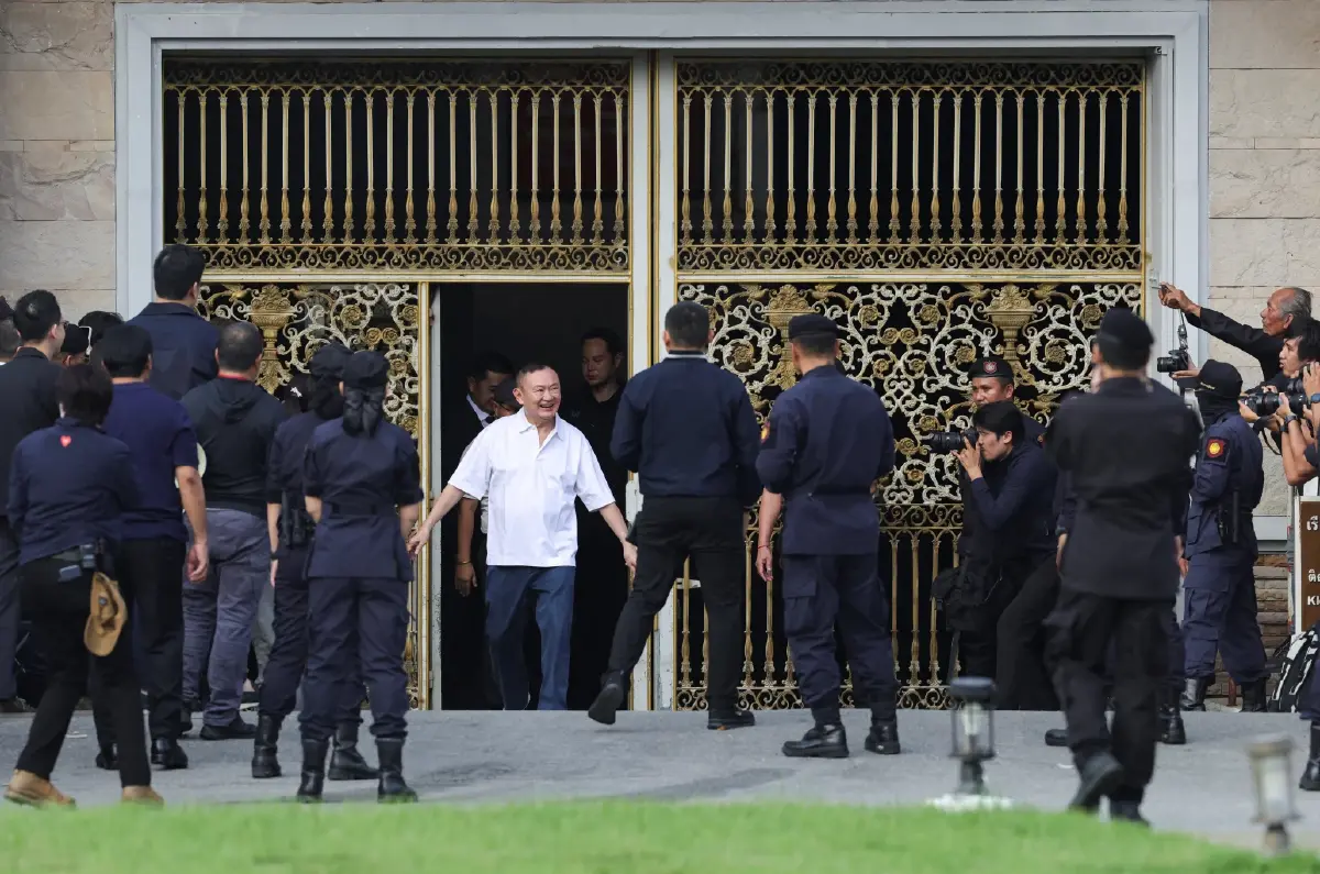 กางกฎเหล็ก 11 ข้อ พักโทษ "ทักษิณ" สรุปครบที่นี่ ฝ่าฝืนเงื่อนไข จับส่งเรือนจำทันที!