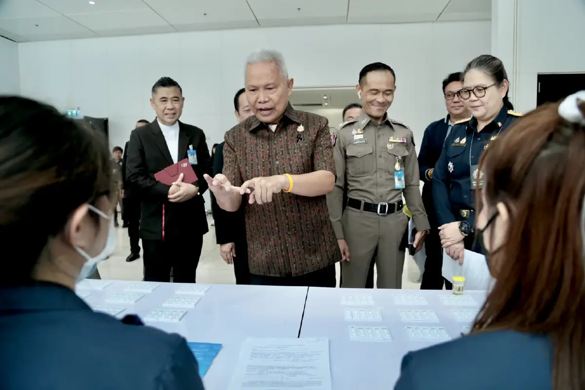 นายโสภณ ซารัมย์ ประธานรัฐสภา