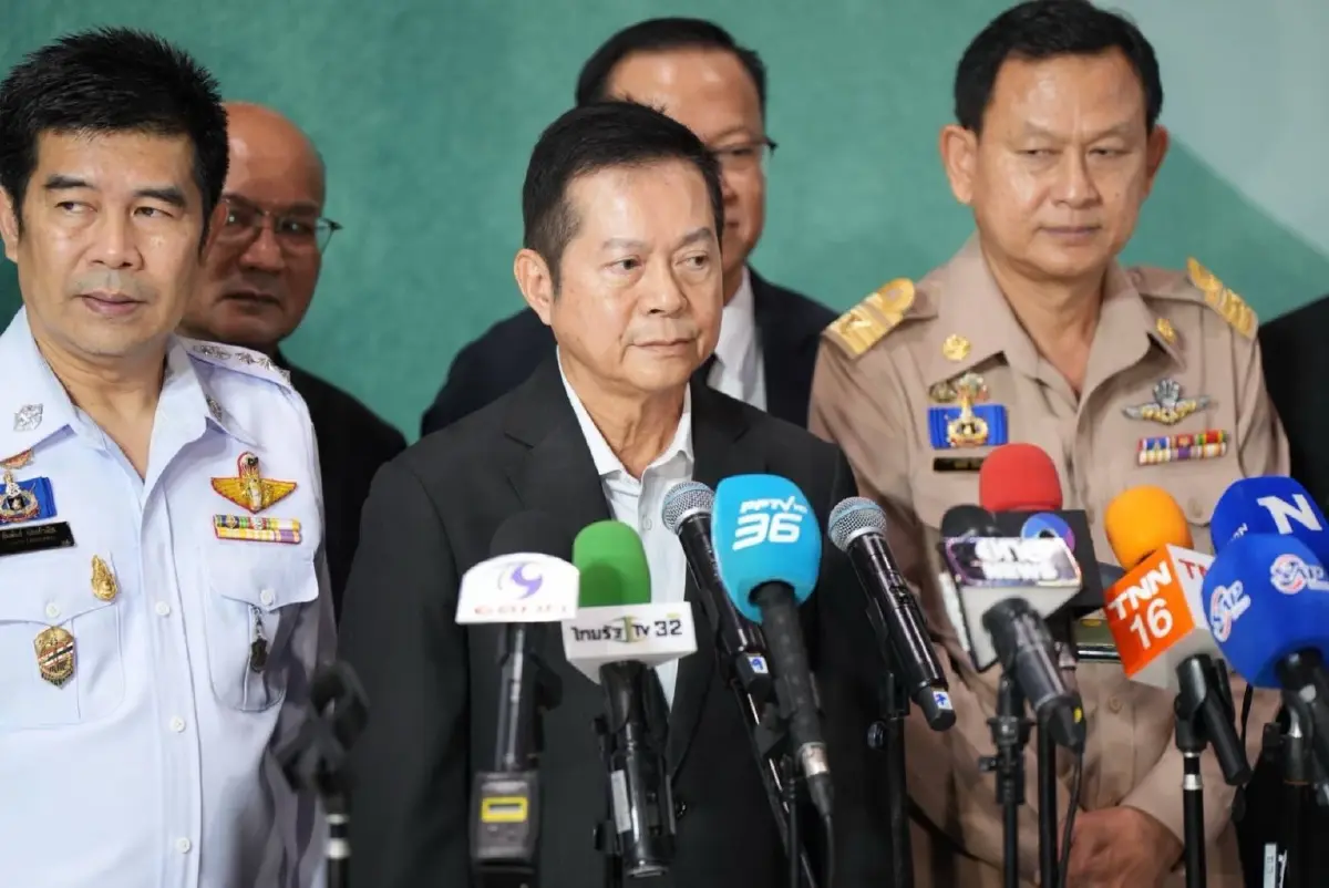 "ปธ.กกต."  ยันพร้อม "เลือกตั้งกทม.-พัทยา" เข้มมาตรการกันโกง ประทับตราบัตรทุกใบ ย้ำไม่มีบาร์โค้ด