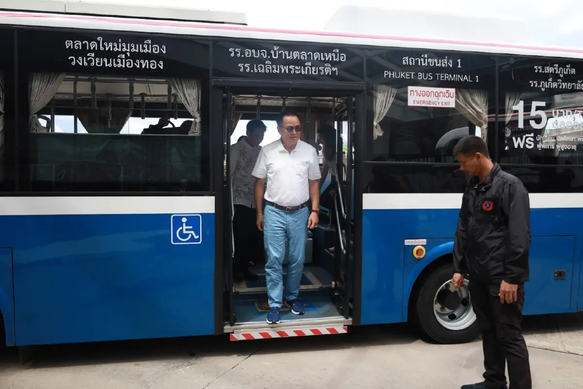ภูเก็ตโมเดล 15 บาทตลอดสาย! "อนุทิน" นำทีมขึ้น EV Smart Bus ภูเก็ต! รณรงค์ Carpool ทางเดียวกันไปด้วยกัน