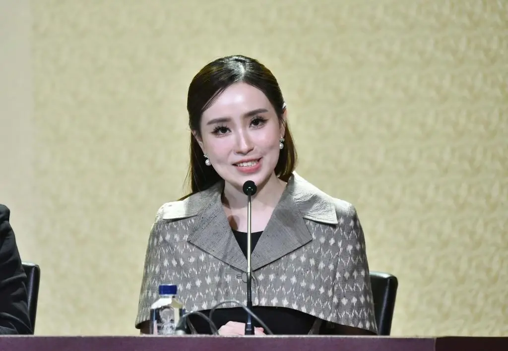 ดร.ภัทร์ดารัสมิ์ ทองสลวยกร รองโฆษกประจำสำนักนายกรัฐมนตรี 