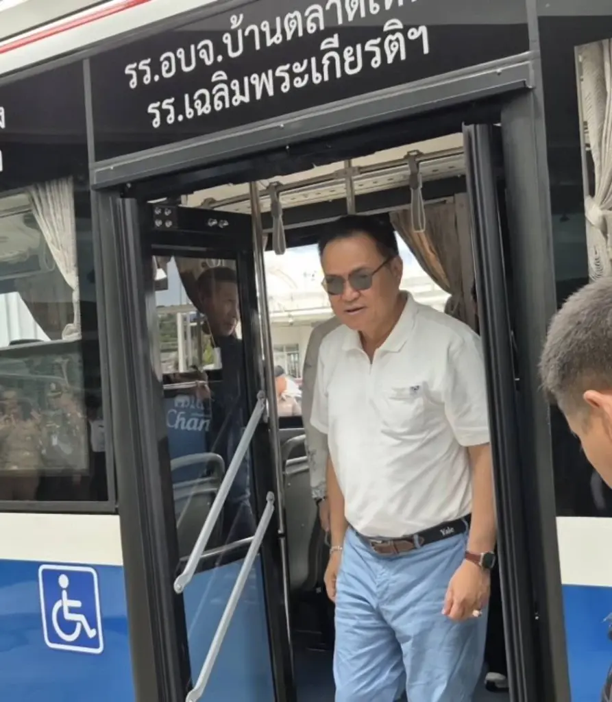 ภูเก็ตโมเดล 15 บาทตลอดสาย! "อนุทิน" นำทีมขึ้น EV Smart Bus ภูเก็ต! รณรงค์ Carpool ทางเดียวกันไปด้วยกัน