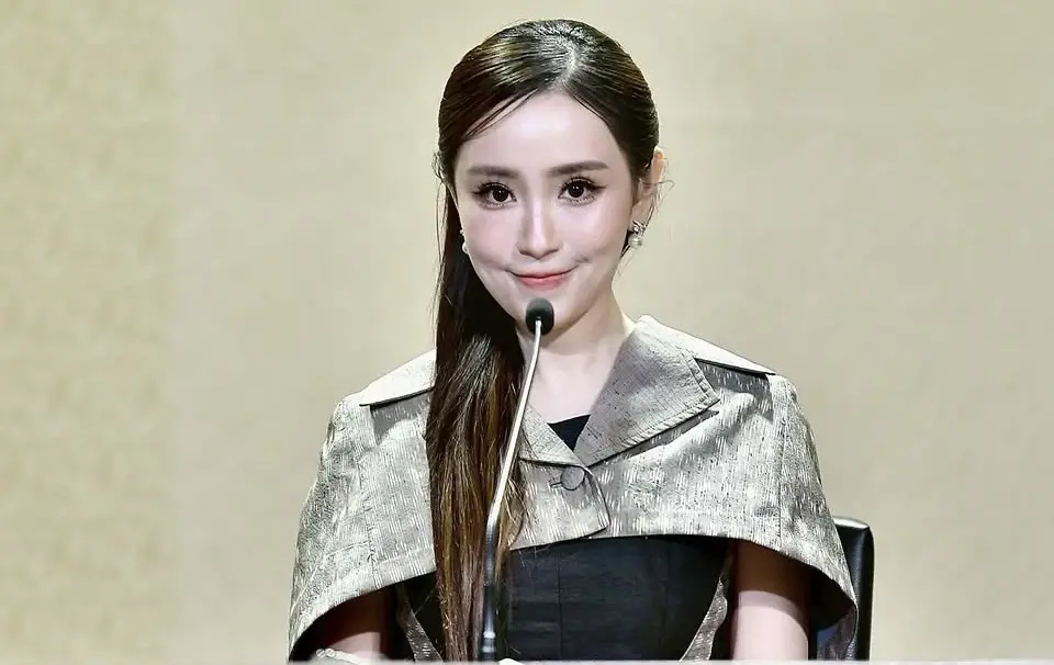 ร้อยเอกหญิง ภัทร์ดารัสมิ์ ทองสลวยกร 