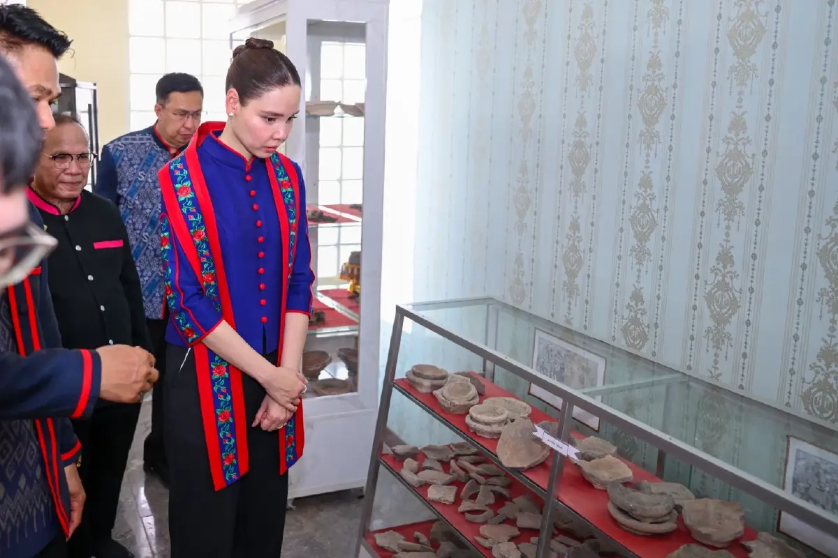 รมว.วธ.รับมอบโบราณวัตถุ "กุดฉิม" จ.นครพนมอายุ 3,000 ปี