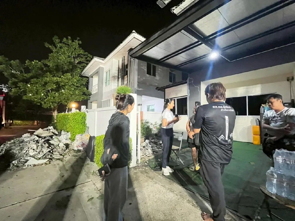 ลาดกระบังอ่วม! พายุถล่มบ้านเรือนเสียหายหนัก "ธีรรัตน์" รุดช่วยเหลือ-ประสาน "ชัชชาติ" เร่งเยียวยา