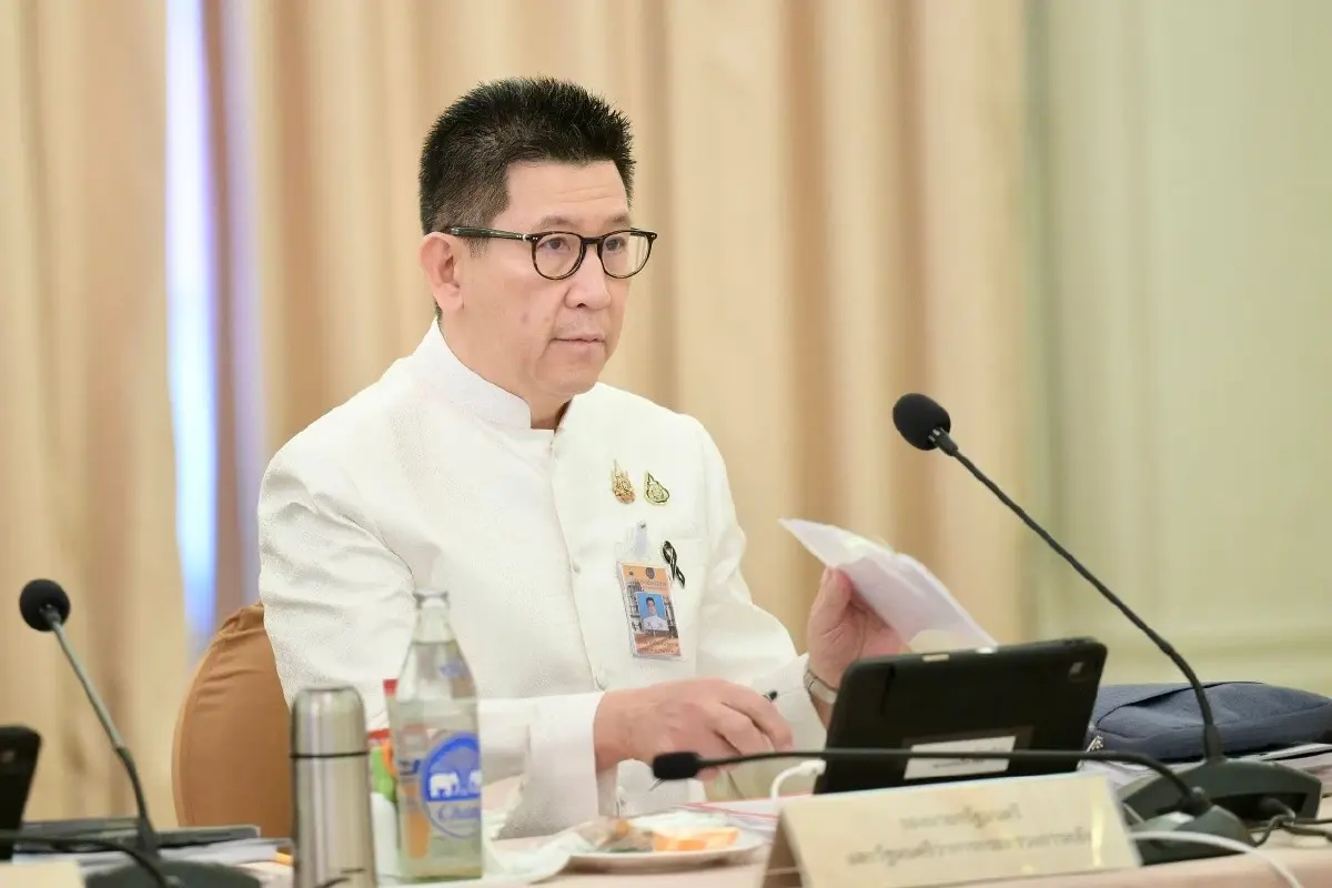 เอกนิติ นิติทัณฑ์ประภาศ รองนายกรัฐมนตรีและรัฐมนตรีว่าการกระทรวงการคลัง 