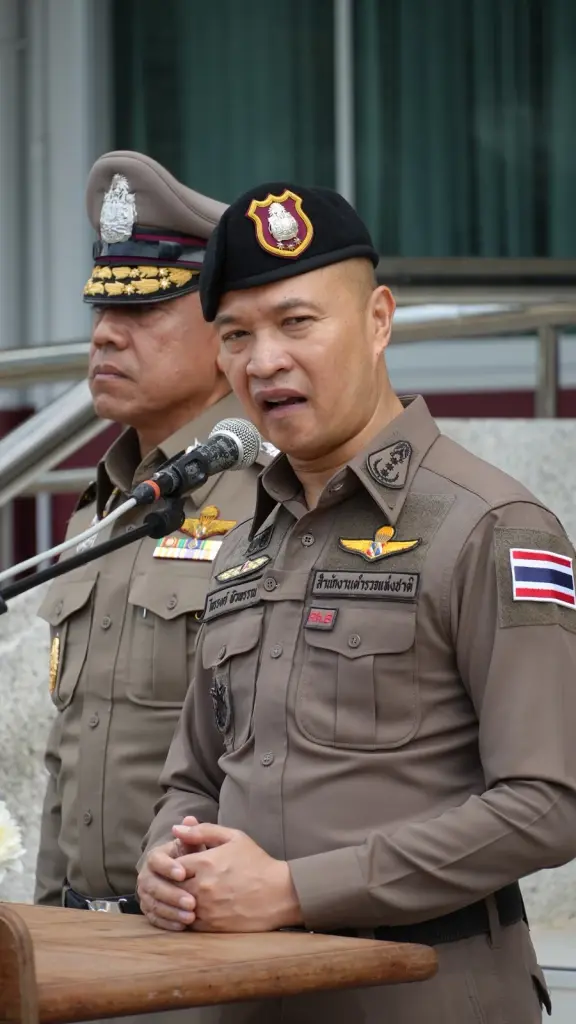 พล.ต.ท.ไตรรงค์ ผิวพรรณ รองจเรตำรวจแห่งชาติ และโฆษกสำนักงานตำรวจแห่งชาติ