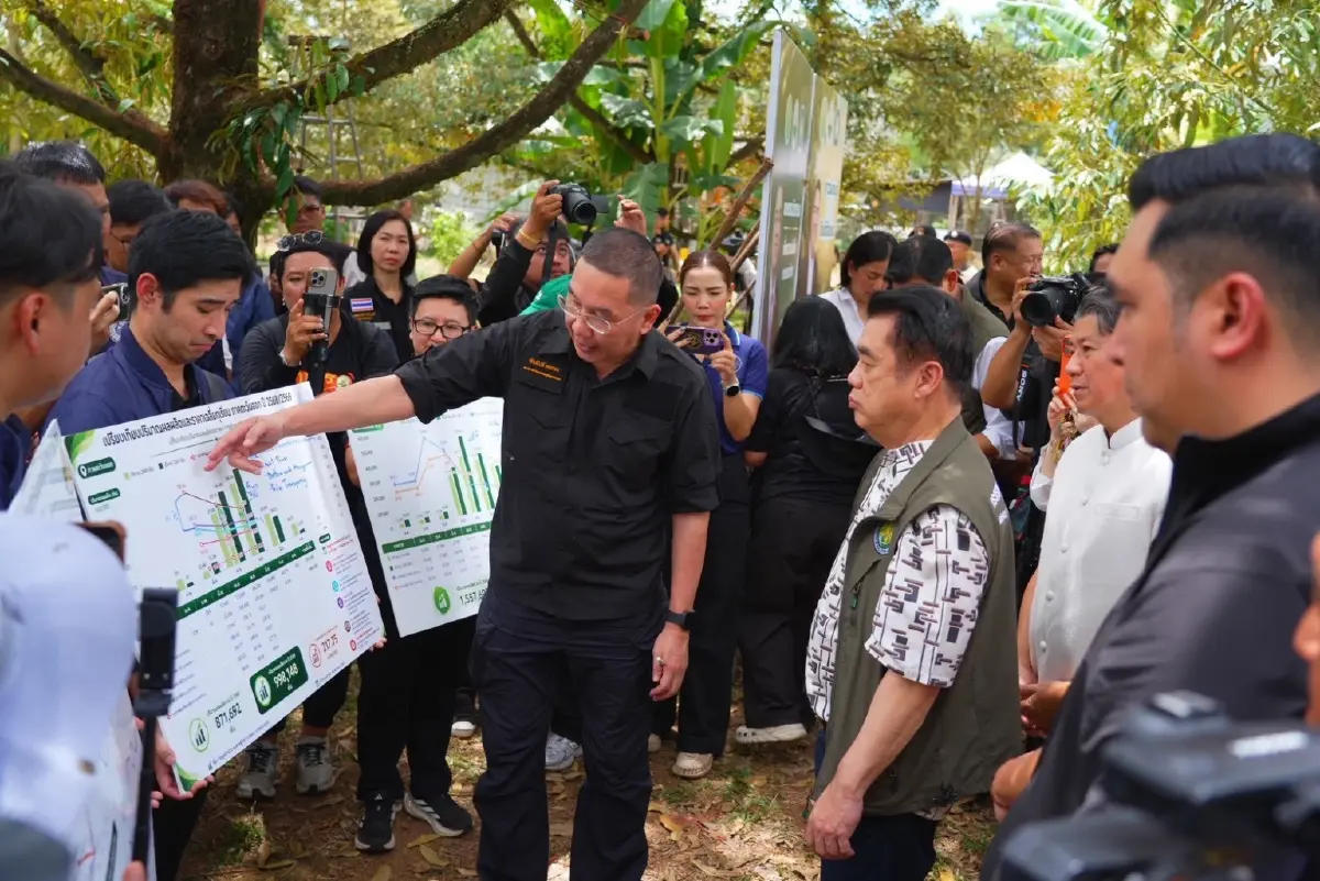 "สุริยะ" ฟิตจัด!  Kick Off  “ทุเรียนคาร์บอนต่ำ” โชว์แปลงต้นแบบเมืองจันท์ ลดพึ่งพาเคมีเกษตร