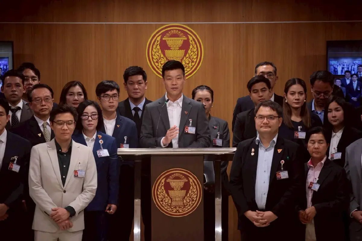 นายณัฐพงษ์ เรืองปัญญาวุฒิ สส. บัญชีรายชื่อ และหัวหน้าพรรคประชาชน 