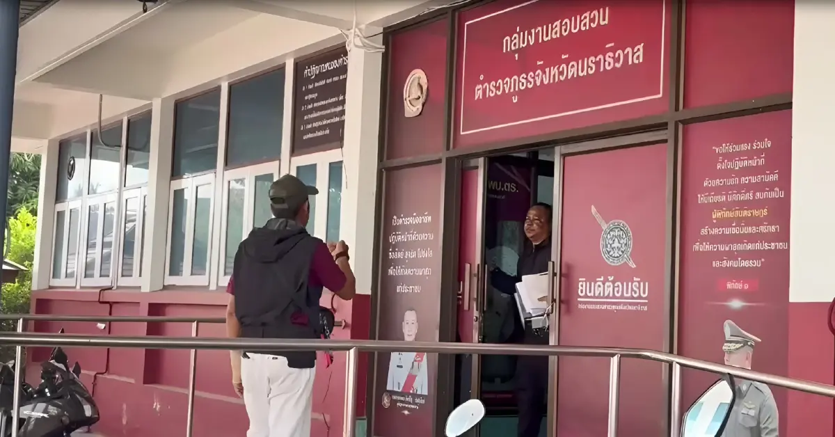จับตา! "2 นาวิกฯ" เข้าพบพนักงานสอบสวน คดียิง สส.กมลศักดิ์ สื่อปักหลักเกาะติด (มีคลิป)
