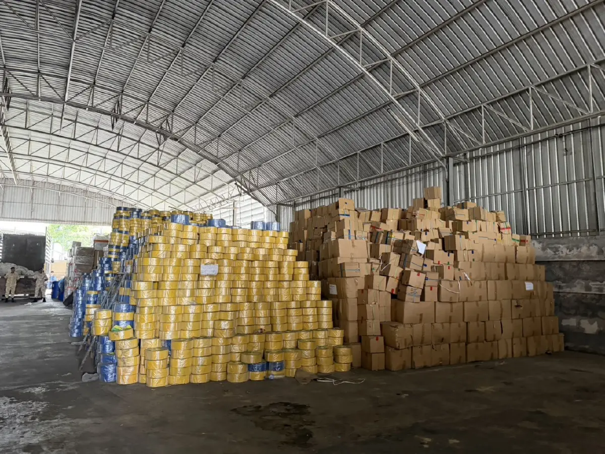 "อนุทิน" บินด่วนระนอง! ทลายโกดังสินค้าเถื่อนเมียนมา 50 ล้าน ลั่นใครจะเคลียร์? (มีคลิป)