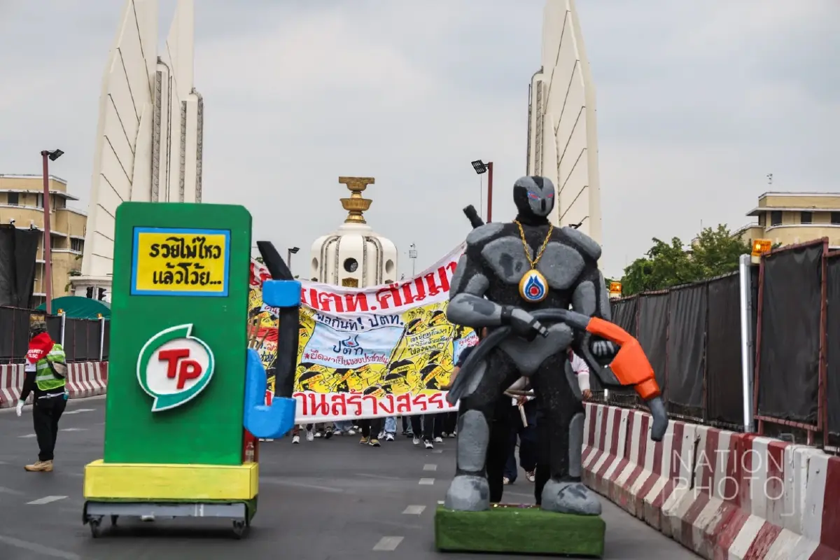 "รวยไม่ไหวแล้วโว้ย!" เสียงสะท้อนจากพี่น้องแรงงาน 27 เครือข่าย เดินขบวนยื่น 8 ข้อเรียกร้อง