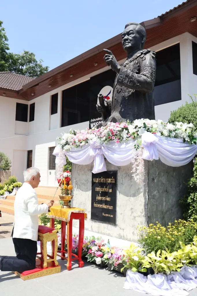 “สุวัจน์” นำชาวโคราช รำลึก 28 ปี "น้าชาติ" วิสัยทัศน์เปลี่ยนสนามรบเป็นสนามการค้า