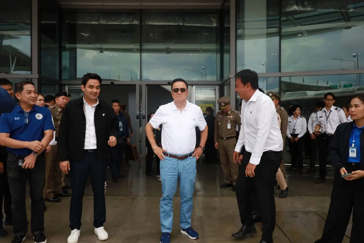 ภูเก็ตโมเดล 15 บาทตลอดสาย! "อนุทิน" นำทีมขึ้น EV Smart Bus ภูเก็ต! รณรงค์ Carpool ทางเดียวกันไปด้วยกัน
