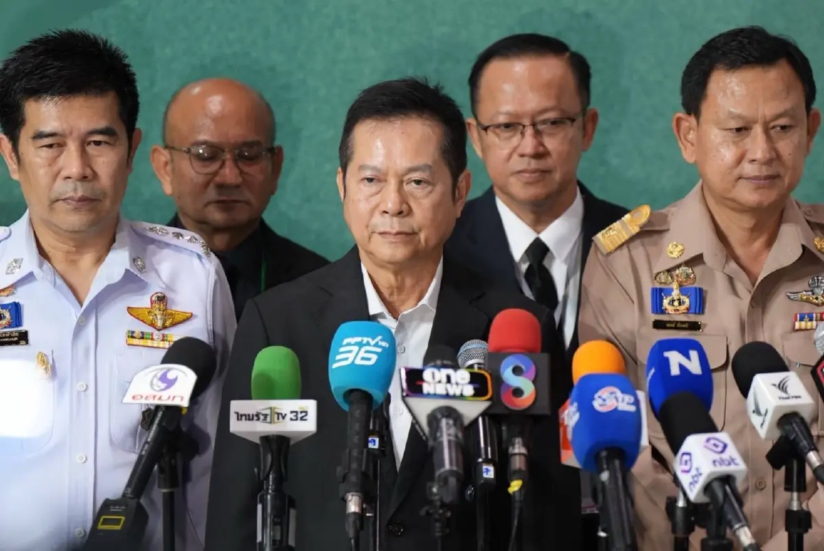 "ปธ.กกต."  ยันพร้อม "เลือกตั้งกทม.-พัทยา" เข้มมาตรการกันโกง ประทับตราบัตรทุกใบ ย้ำไม่มีบาร์โค้ด