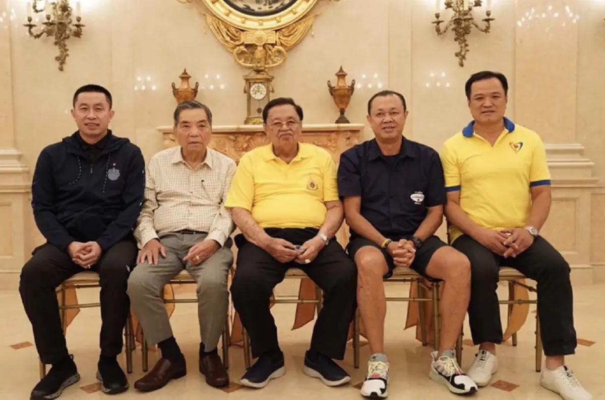 ภาพในวันที่ปู่ชัย ยังมีชีวิตอยู่ 2 ตระกูลถ่ายรูปร่วมกัน 