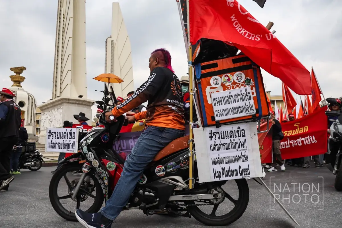 "รวยไม่ไหวแล้วโว้ย!" เสียงสะท้อนจากพี่น้องแรงงาน 27 เครือข่าย เดินขบวนยื่น 8 ข้อเรียกร้อง