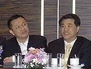 ภาพในตำนาน เนวิน-สุริยะ ร่วมงานแถลงข่าวเปิดตัวพรรคภูมิใจไทย ต้นปี 2552 