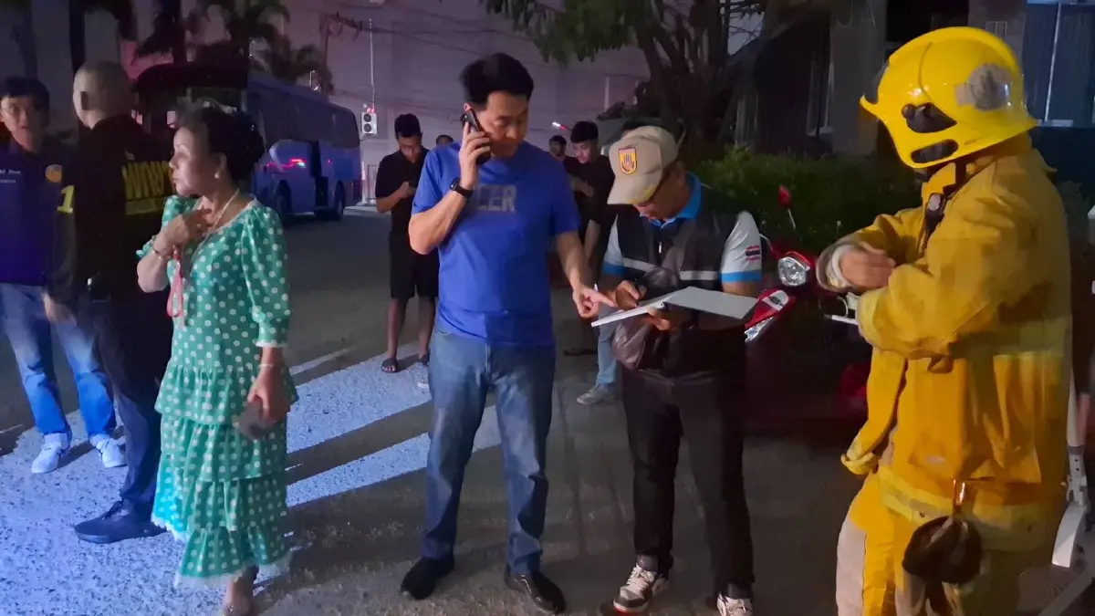 คุมเพลิงได้แล้ว! ไฟไหม้ Rooftop โรงแรมพัทยา ระดมรถดับเพลิงกว่า 10 คัน "นายกเมืองพัทยา" ลงพื้นที่คุมสถานการณ์
