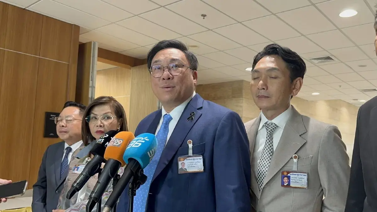 จุลพันธ์ อมรวิวัฒน์ หัวหน้าพรรคเพื่อไทยและรัฐมนตรีว่าการกระทรวงแรงงาน