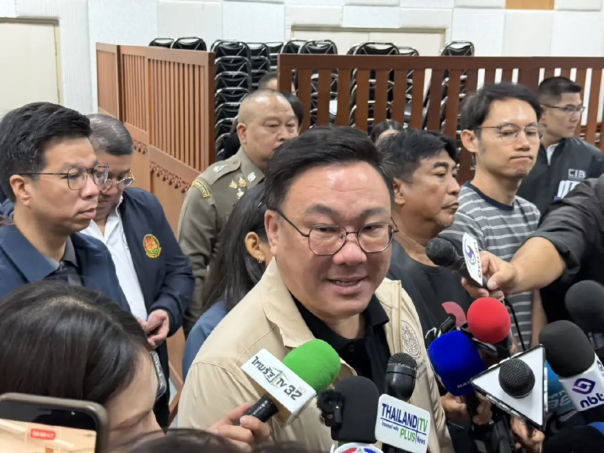 นายจุลพันธ์ อมรวิวัฒน์ รัฐมนตรีว่าการกระทรวงแรงงาน ในฐานะหัวหน้าพรรคเพื่อไทย 