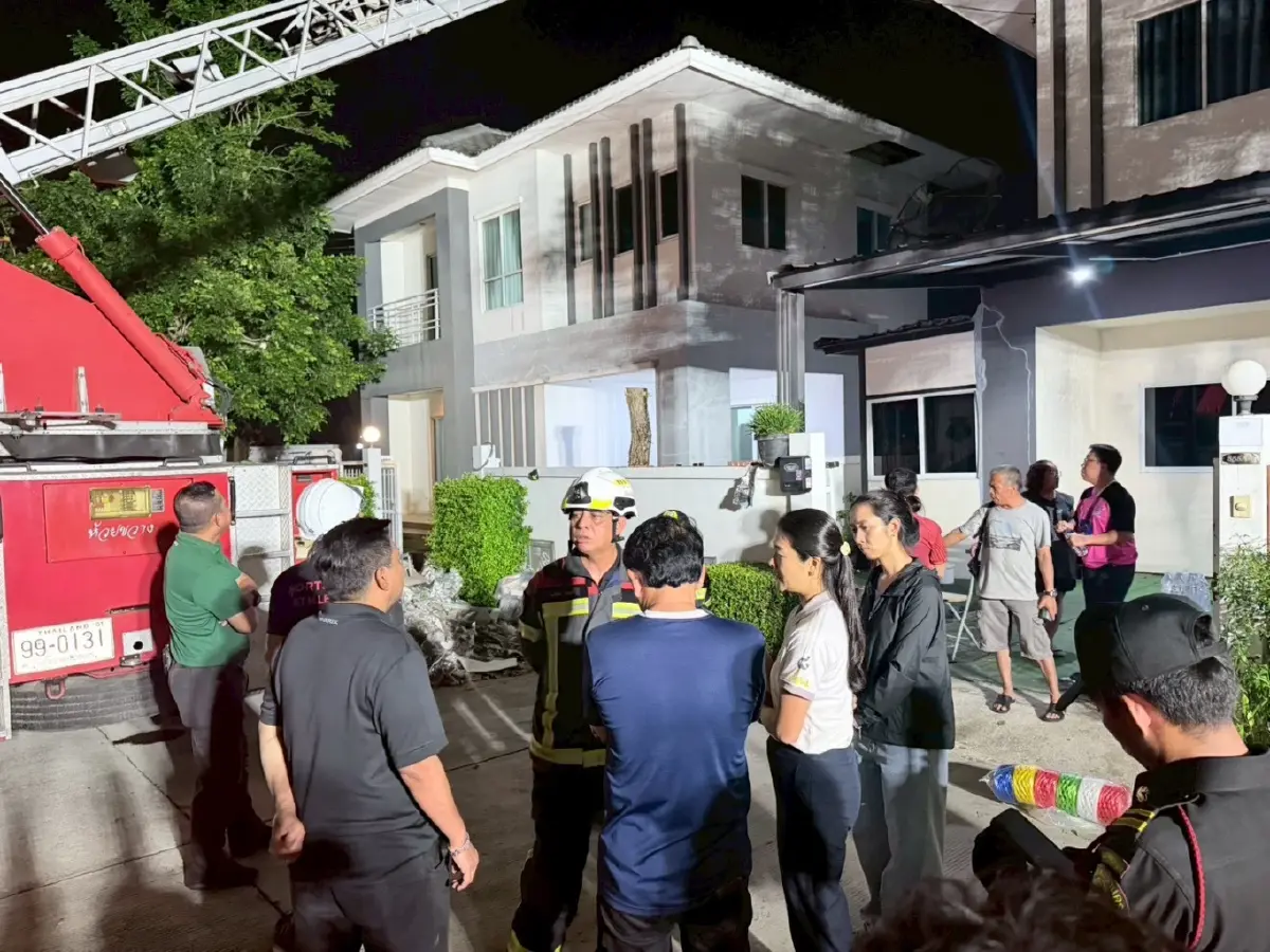 ลาดกระบังอ่วม! พายุถล่มบ้านเรือนเสียหายหนัก "ธีรรัตน์" รุดช่วยเหลือ-ประสาน "ชัชชาติ" เร่งเยียวยา