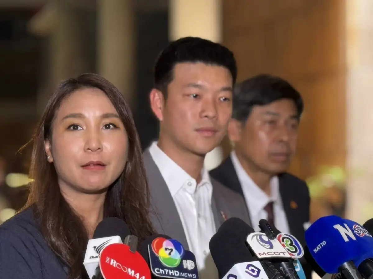 กู้ 4 แสนล้านสะเทือนสภา! "ณัฐพงษ์-ศิริกัญญา" แฉรัฐบาลกู้เงินไม่เร่งด่วน เอาเงินเยียวยาเป็นตัวประกัน!