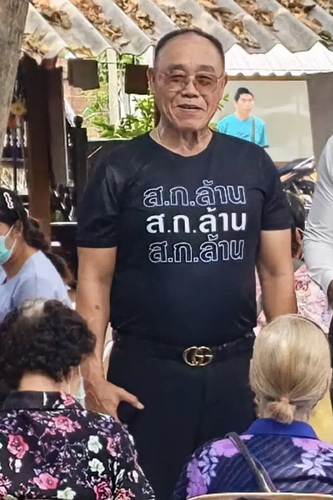 สก.บ้านใหญ่ “เฮียต่าย” ใส่เสื้อฟ้า “เฮียล้าน-นวรัตน์” ไม่รอแดงขายยี่ห้อตัวเอง