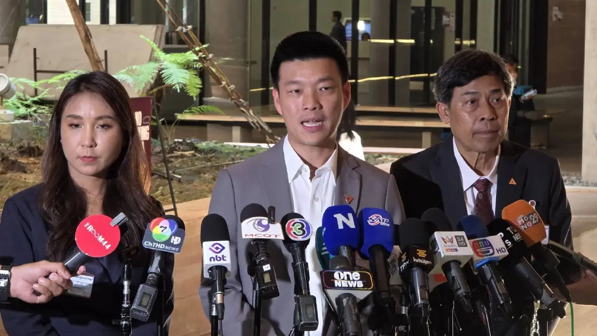 กู้ 4 แสนล้านสะเทือนสภา! "ณัฐพงษ์-ศิริกัญญา" แฉรัฐบาลกู้เงินไม่เร่งด่วน เอาเงินเยียวยาเป็นตัวประกัน!