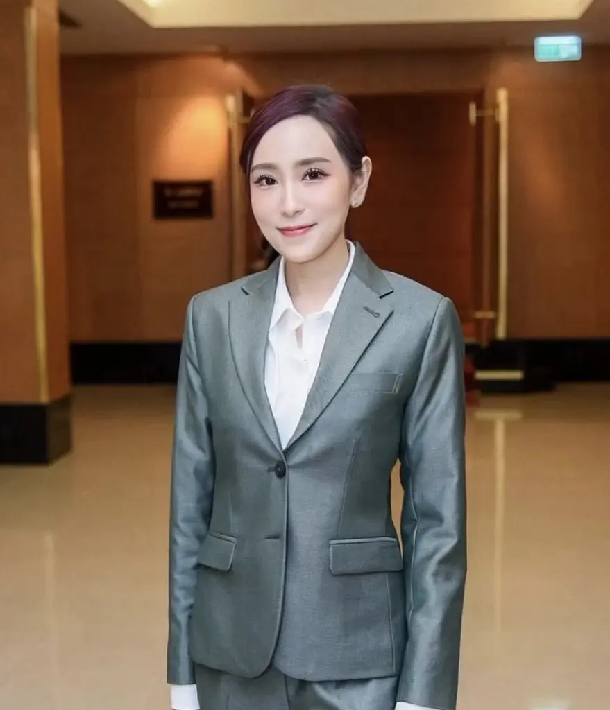 ร้อยเอกหญิง ภัทร์ดารัสมิ์ ทองสลวยกร 