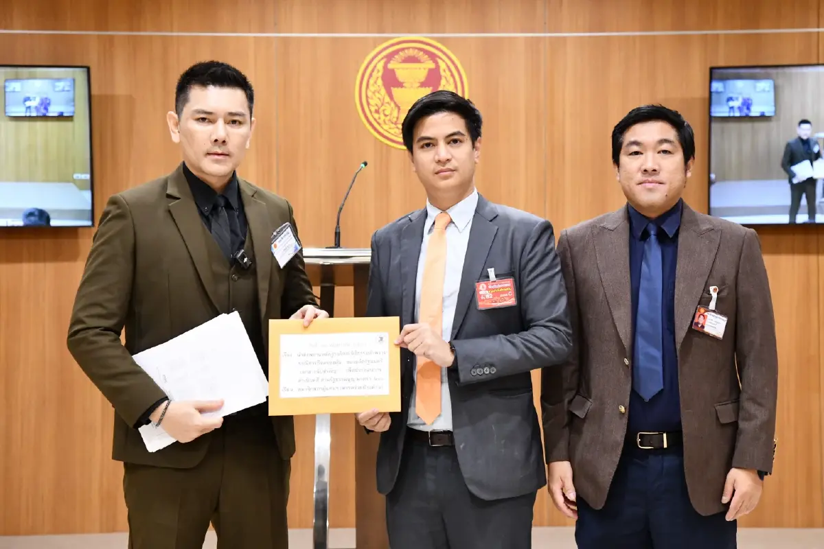 “พริษฐ์” รับหลักฐานใหม่ จาก “ทนายอั๋น” คดีศักดิ์สยาม จี้สอบ ป.ป.ช.