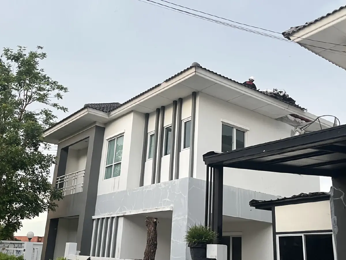 ลาดกระบังอ่วม! พายุถล่มบ้านเรือนเสียหายหนัก "ธีรรัตน์" รุดช่วยเหลือ-ประสาน "ชัชชาติ" เร่งเยียวยา