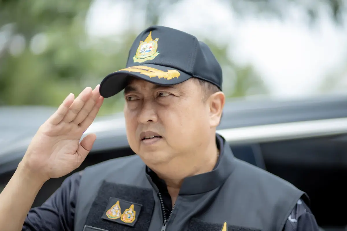 "สุชาติ" ลุยอุตรดิตถ์ มอบสมุดทำกินเขตป่าสงวนฯ 600 ราย โชว์ผลงานแก้ปัญหาที่ดิน 1.9 แสนไร่