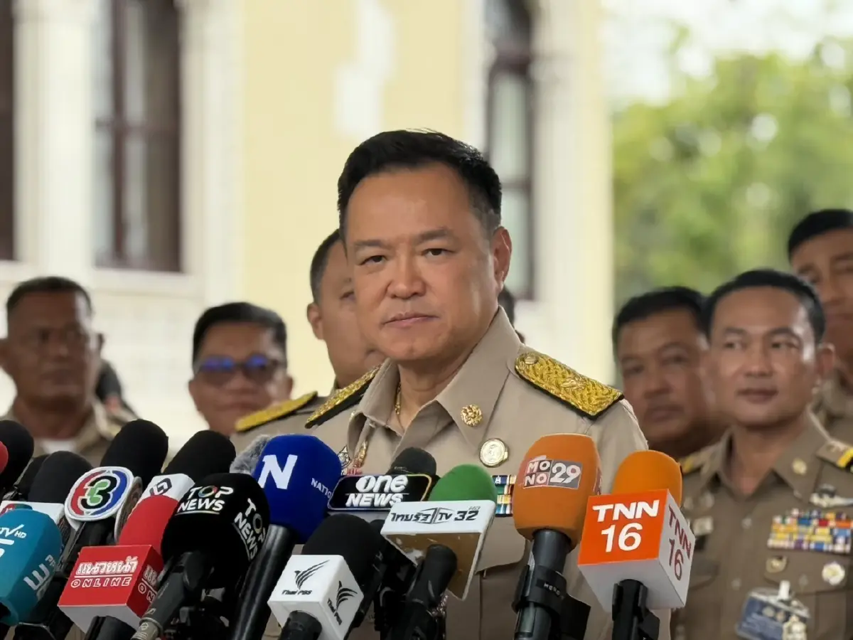 นายอนุทิน ชาญวีรกูล นายกรัฐมนตรี และ รัฐมนตรีว่าการกระทรวงมหาดไทย