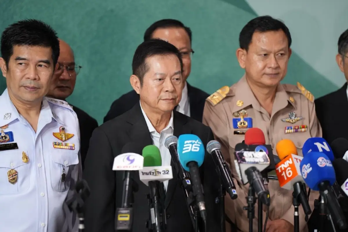 "ปธ.กกต."  ยันพร้อม "เลือกตั้งกทม.-พัทยา" เข้มมาตรการกันโกง ประทับตราบัตรทุกใบ ย้ำไม่มีบาร์โค้ด