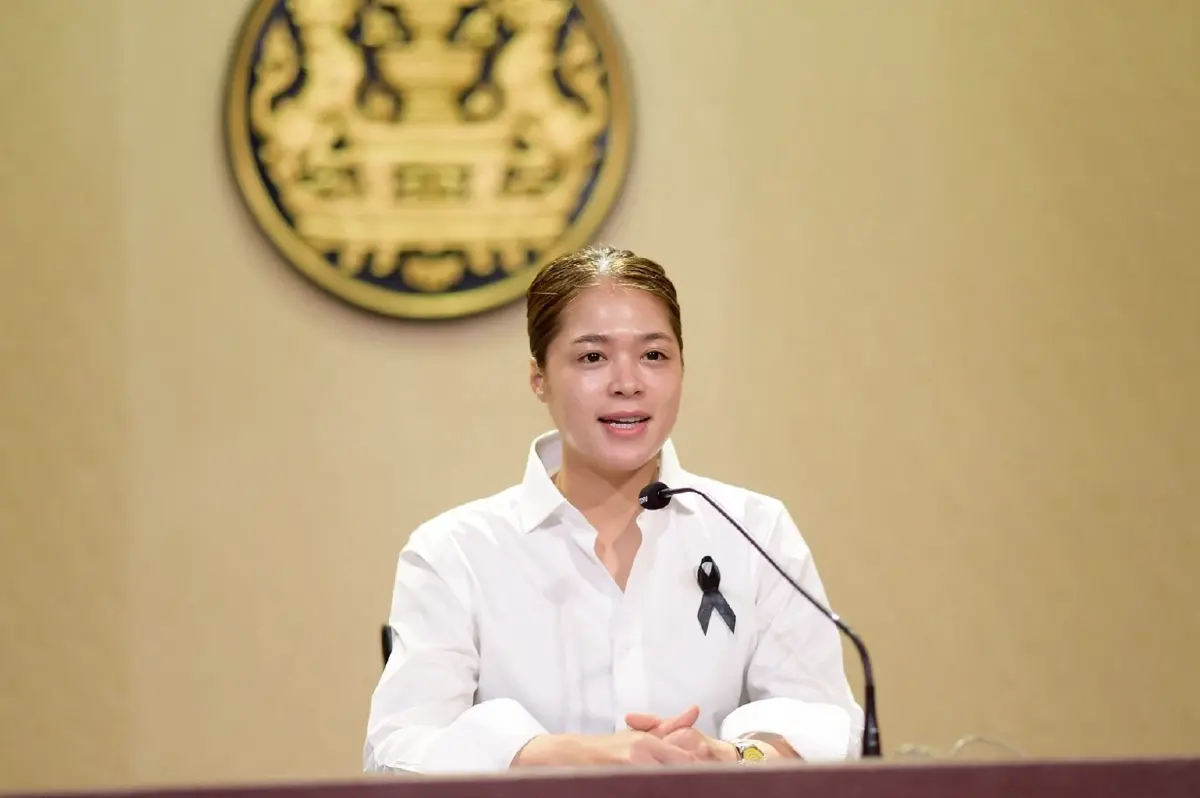 นางสาวพลอยทะเล ลักษมีแสงจันทร์ รองโฆษกประจำสำนักนายกรัฐมนตรี