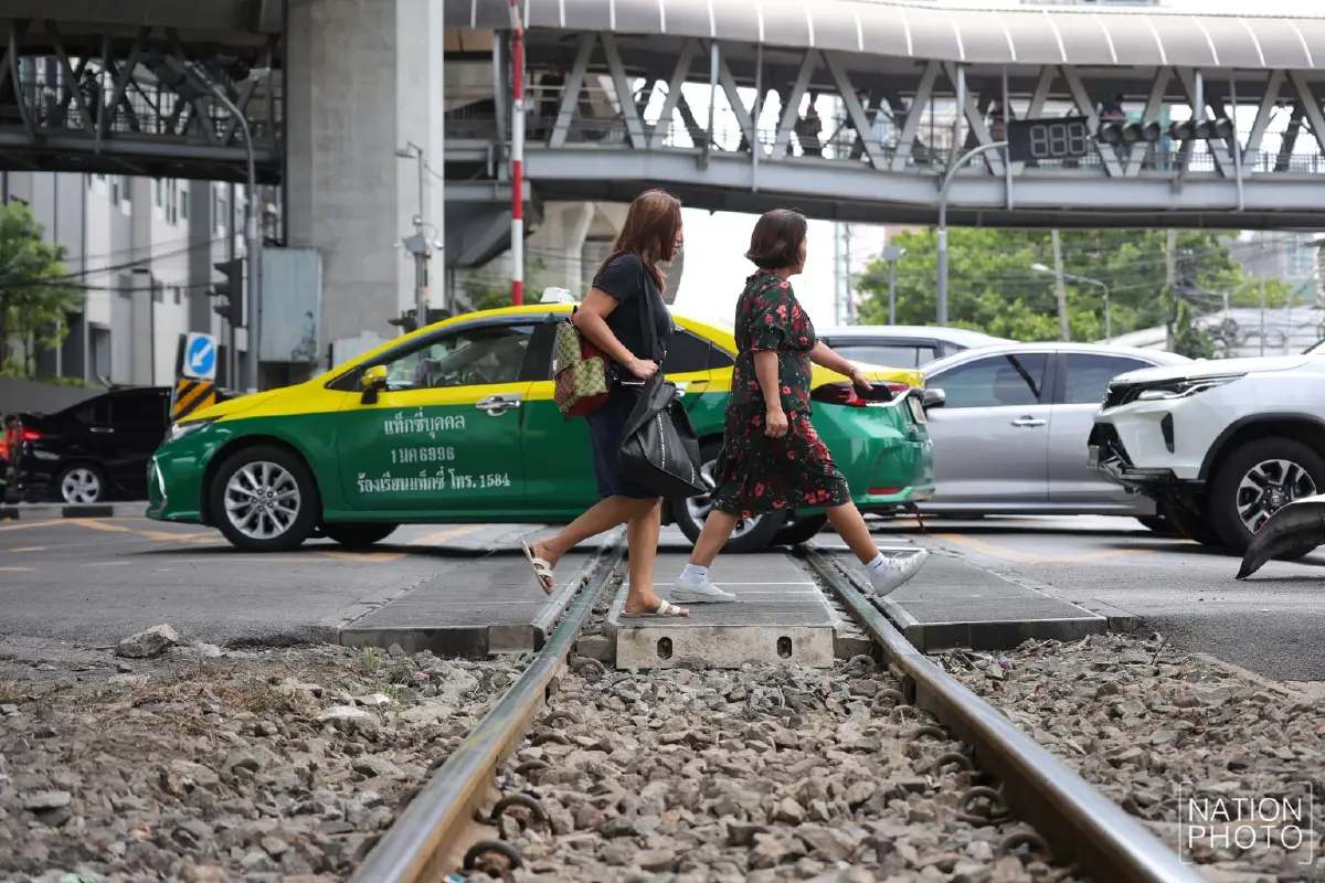 สำรวจจุดอ่อน จุดตัดรางรถไฟอโศก จากบทเรียนรถไฟชนรถเมล์