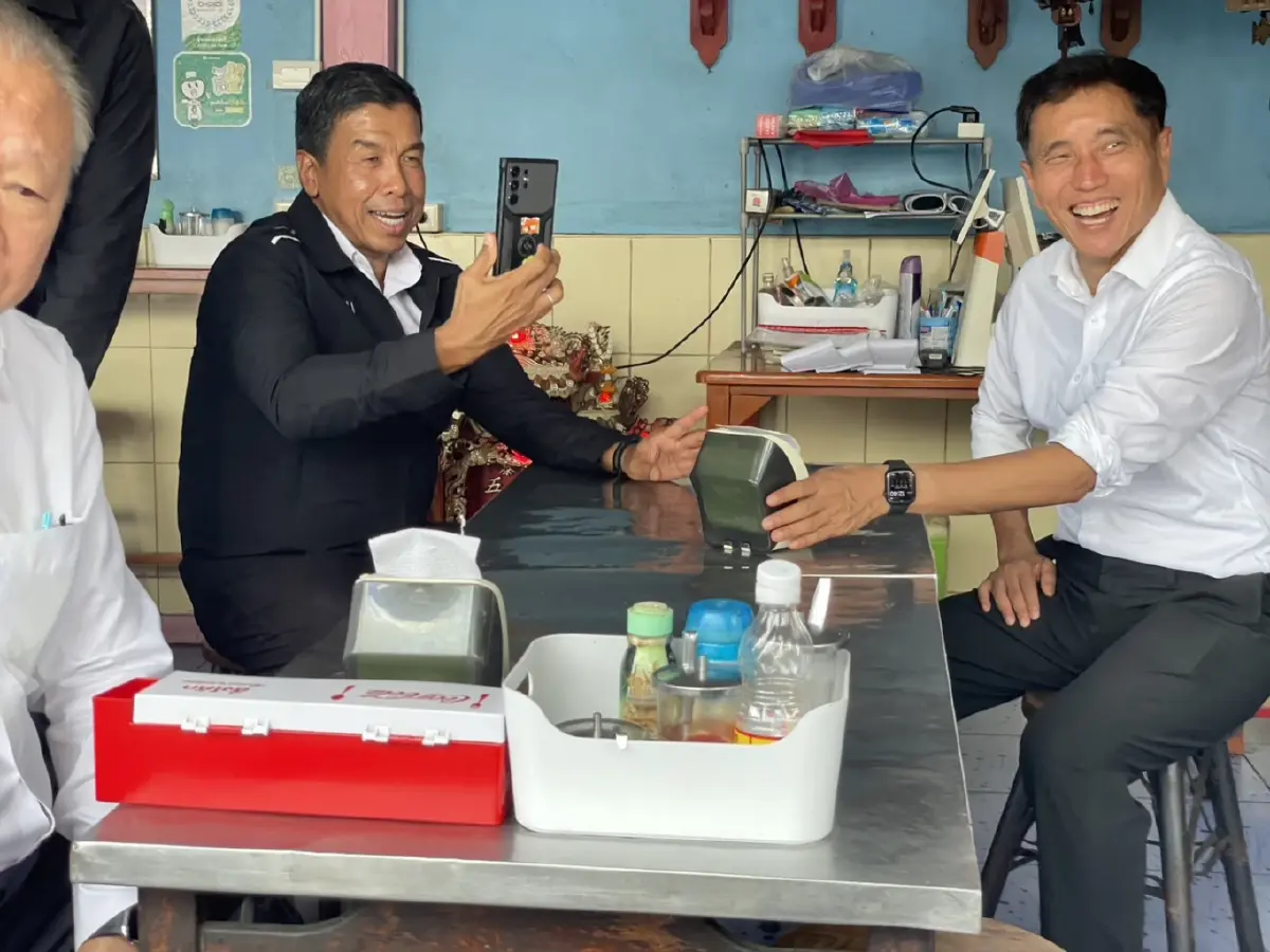 ย้อนวันวานที่ร้านเดิม! “ชัชชาติ” ควงผู้บริหาร กทม. อำลาตำแหน่ง แวะร้าน "เป็ดอ้วน"
