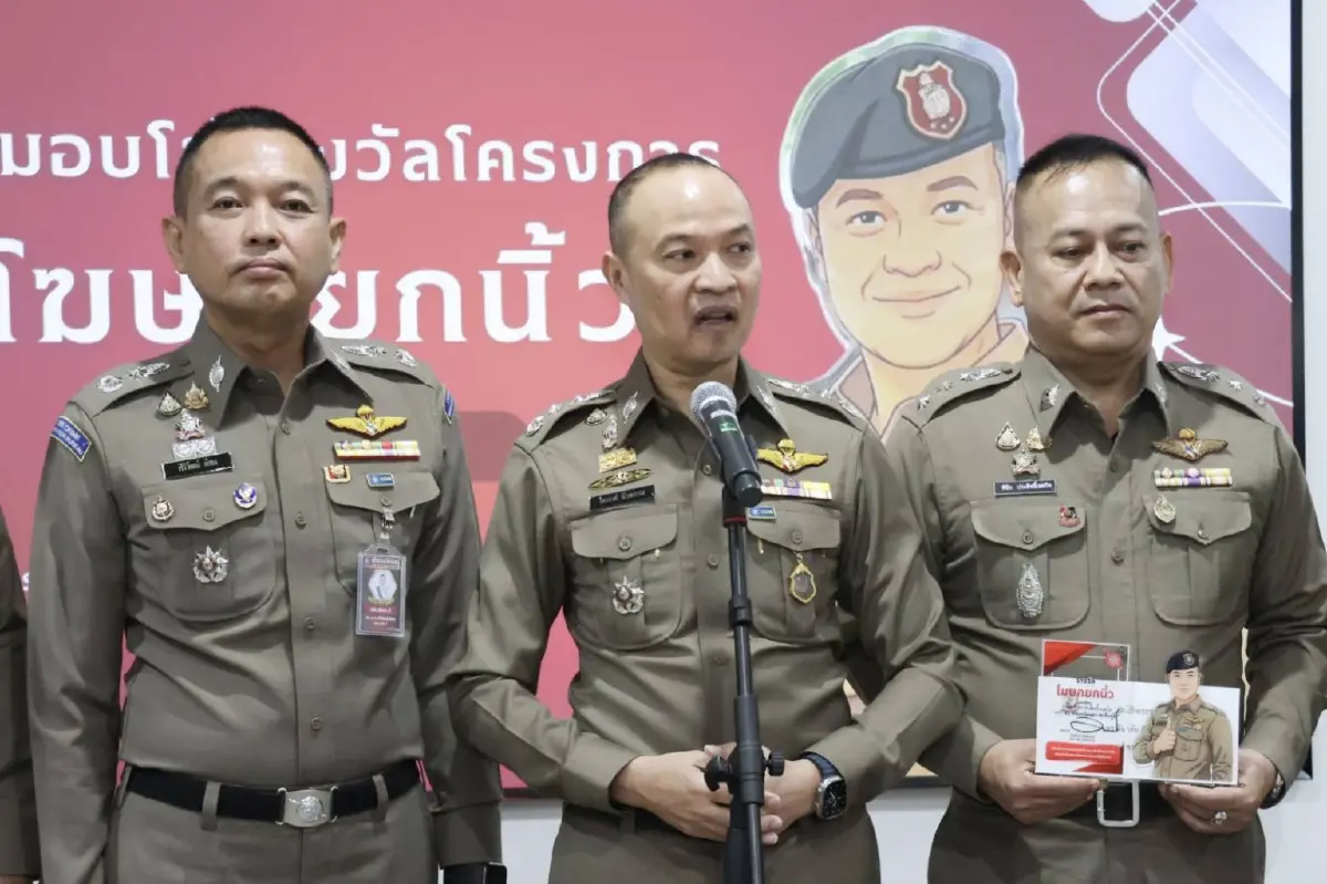 พล.ต.ท.ไตรรงค์ ผิวพรรณ รองจเรตำรวจแห่งชาติ ในฐานะโฆษกสำนักงานตำรวจแห่งชาติ